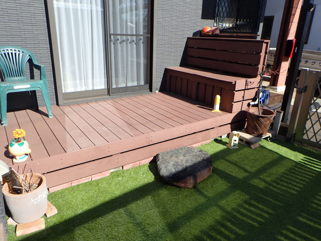 個人様宅人工芝とウッドデッキ