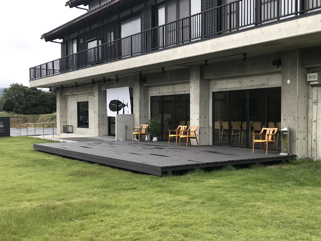 テラスデッキと芝