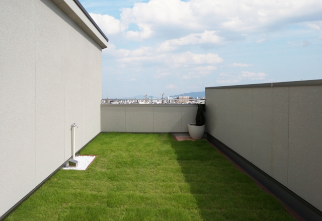 人工芝ルーフバルコニー
