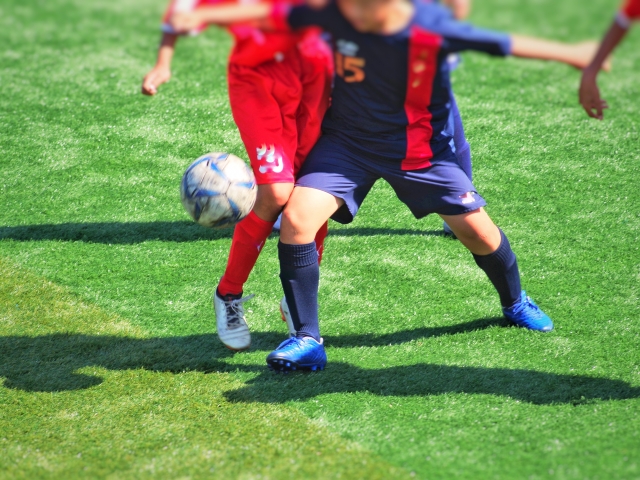 人工芝でサッカー