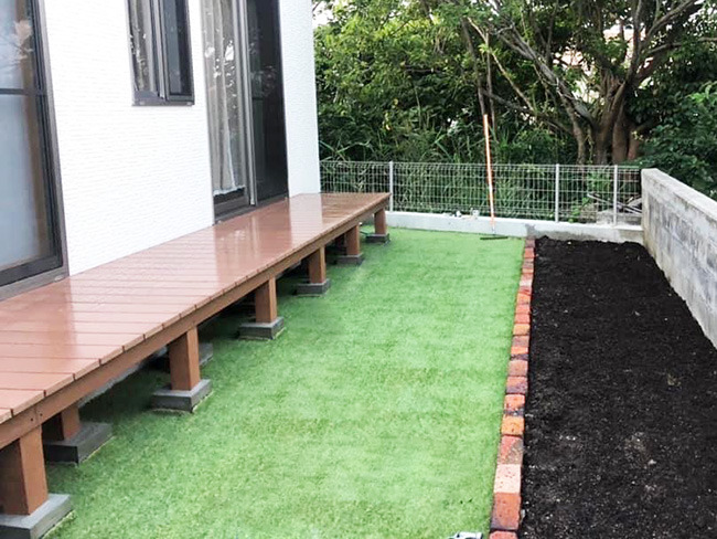 個人様宅お庭の人工芝と人工木材