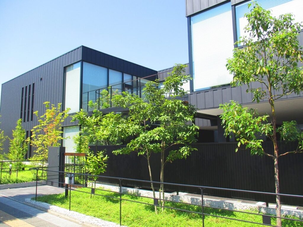 中庭に人工芝を敷くメリット