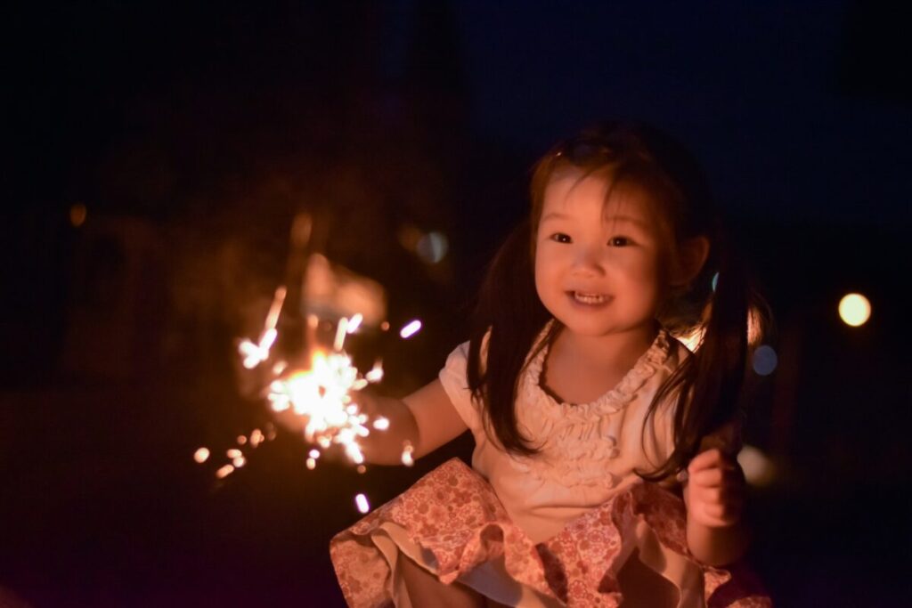 人工芝の上で花火ができない理由