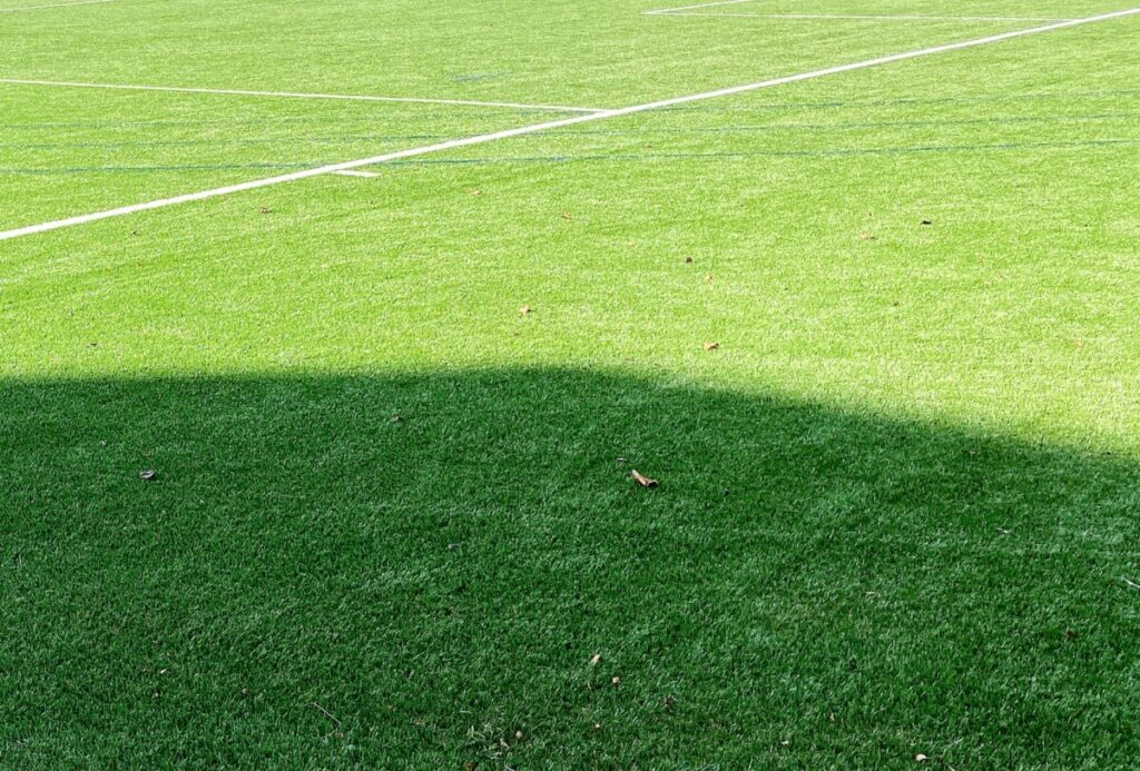 人工芝の色あせの対処法