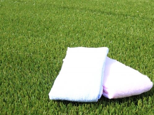 飲み物をこぼしたらモップや雑巾で水拭き