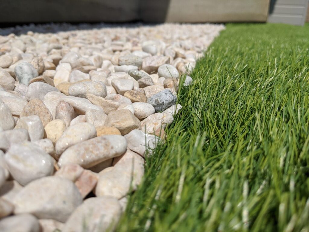 ノーメンテナンスな庭と人工芝