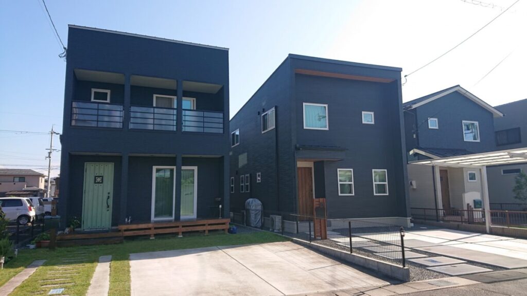 カーポートと人工芝