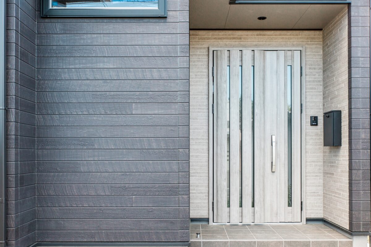 木目調玄関ドアのデメリット