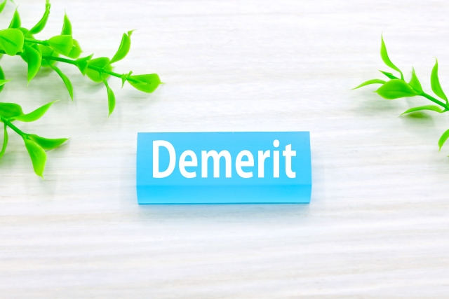 人工芝を学校に導入するデメリットは？