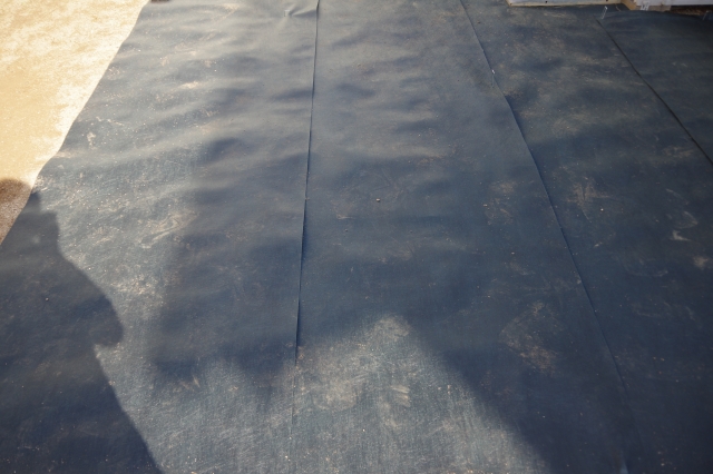 防草シートを使う