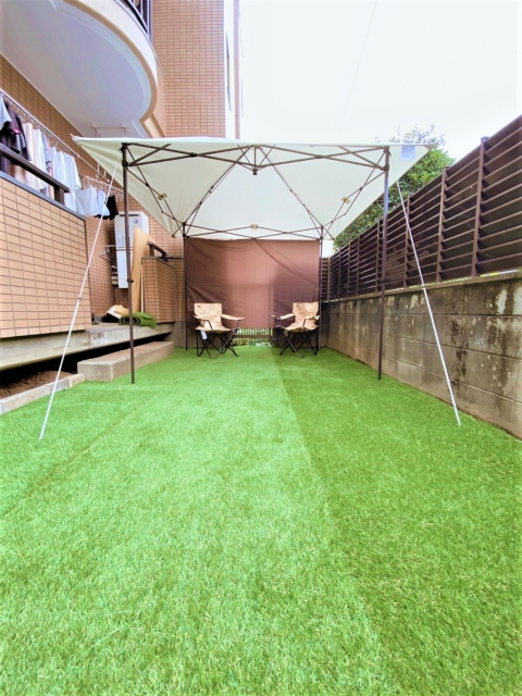 殺風景なベランダに明るいグリーンを取り入れられる