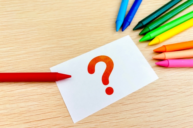 人工芝とレンガの境目をきれいに仕上げるには？