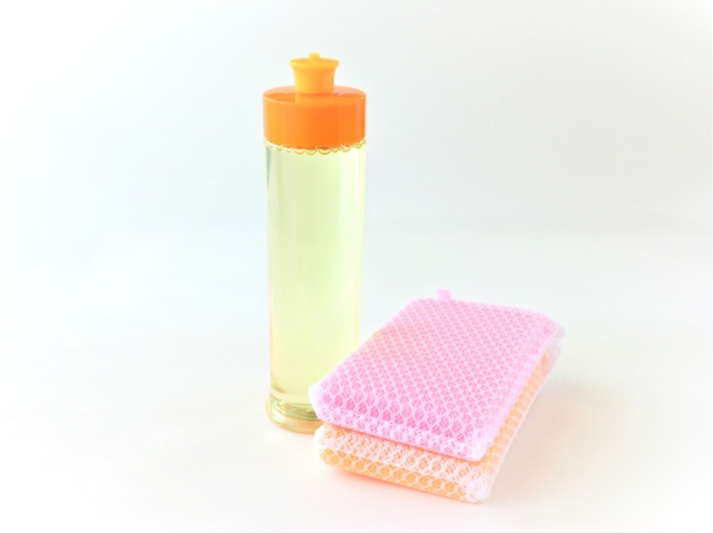 水洗いや中性洗剤で汚れを落とす