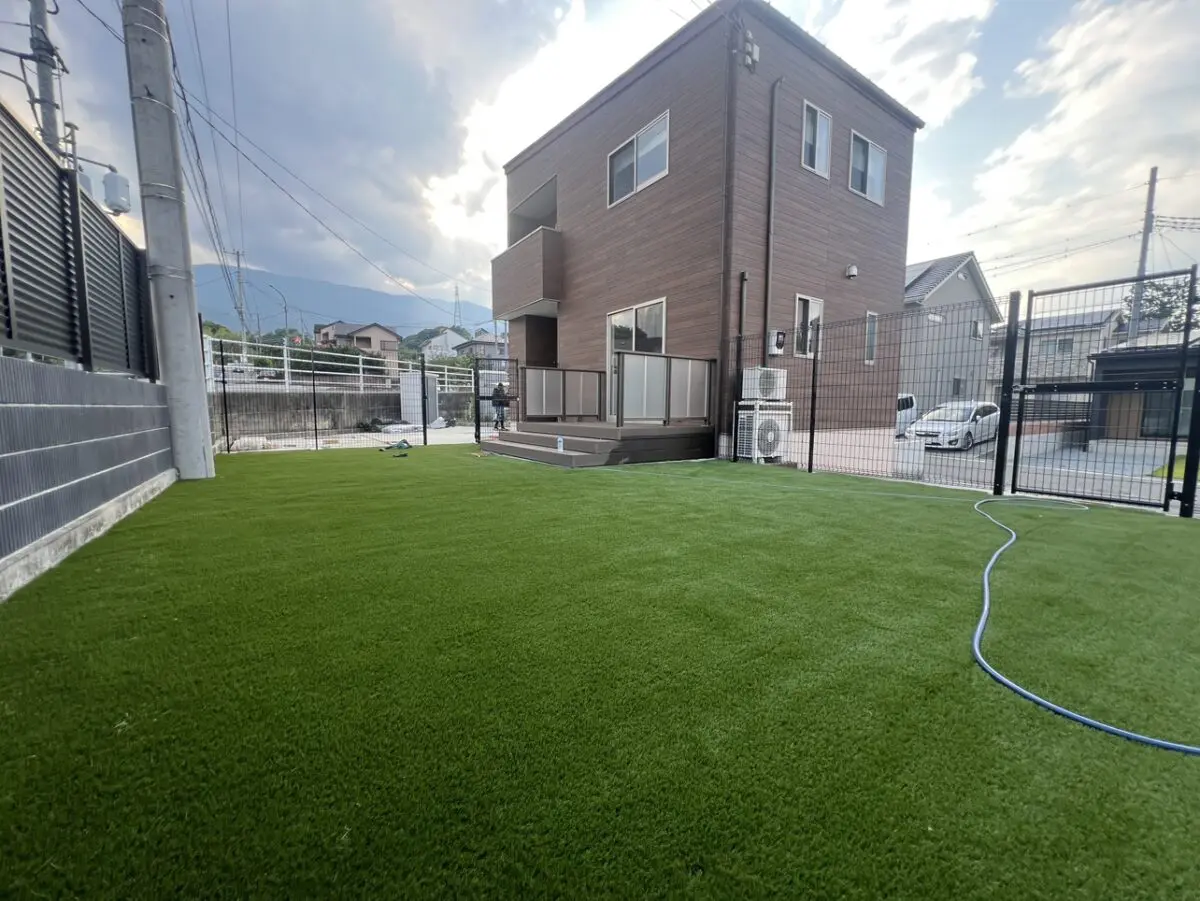 人工芝とワンチャン